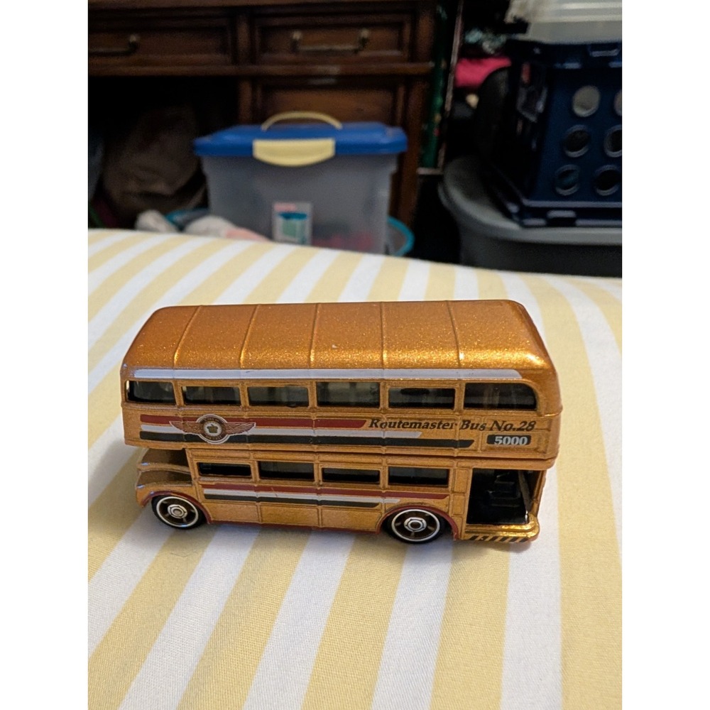 Mattel Matchbox Series 1 Best Of Matchbox Routemaster Bus Gold Diecast 1:64 - Picture 3 of 4